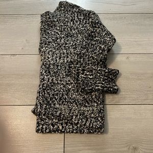 Black and white cropped V neck sweater